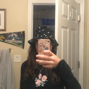 Sunflower black bucket hat